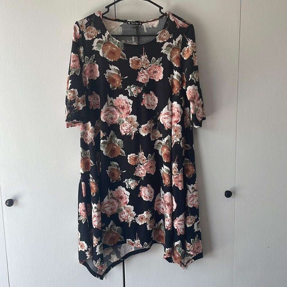 Size large mid length sleeve floral dress